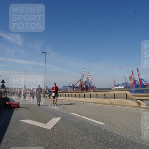 03.10.2025 - Köhlbrandbrückenlauf Matties Gatica Varas http://msf.ph/oto/9007227 03.10.2025 13:02:35 Position 2  meine-sportfotos.de