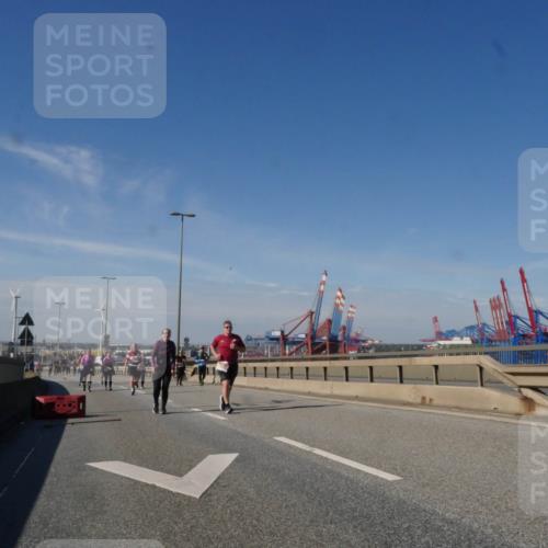 03.10.2025 - Köhlbrandbrückenlauf Matties Gatica Varas http://msf.ph/oto/9007234 03.10.2025 13:02:35 Position 2  meine-sportfotos.de