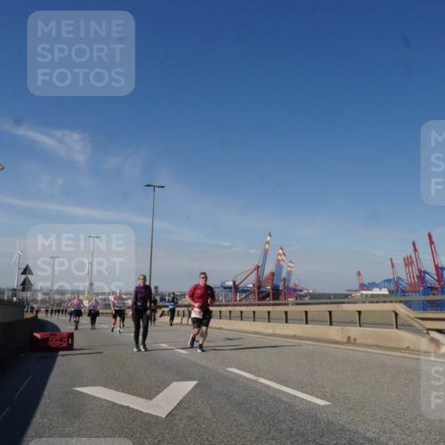 03.10.2025 - Köhlbrandbrückenlauf Matties Gatica Varas http://msf.ph/oto/9007242 03.10.2025 13:02:35 Position 2  meine-sportfotos.de