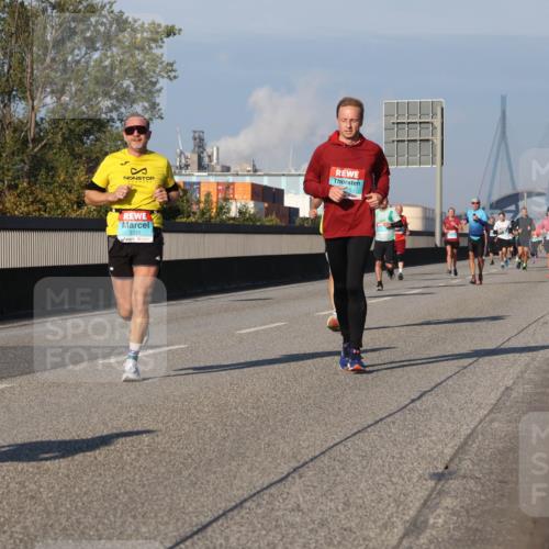03.10.2025 - Köhlbrandbrückenlauf Luisa Fischer http://msf.ph/oto/9007248 03.10.2025 10:49:01 Position 3 3331 meine-sportfotos.de