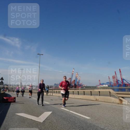 03.10.2025 - Köhlbrandbrückenlauf Matties Gatica Varas http://msf.ph/oto/9007258 03.10.2025 13:02:37 Position 2  meine-sportfotos.de