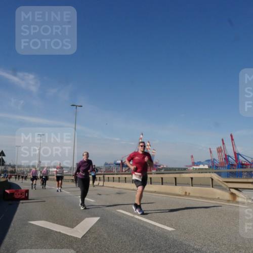 03.10.2025 - Köhlbrandbrückenlauf Matties Gatica Varas http://msf.ph/oto/9007266 03.10.2025 13:02:37 Position 2  meine-sportfotos.de
