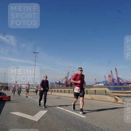03.10.2025 - Köhlbrandbrückenlauf Matties Gatica Varas http://msf.ph/oto/9007268 03.10.2025 13:02:38 Position 2  meine-sportfotos.de