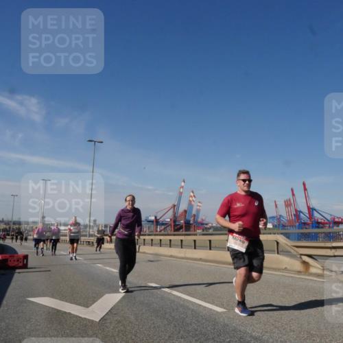 03.10.2025 - Köhlbrandbrückenlauf Matties Gatica Varas http://msf.ph/oto/9007270 03.10.2025 13:02:38 Position 2 6522 meine-sportfotos.de