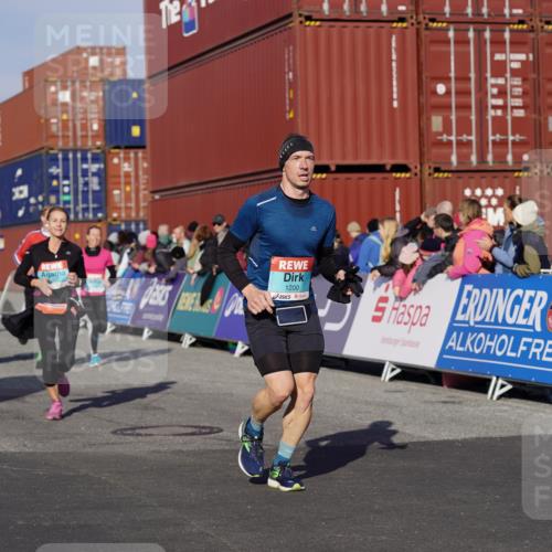 03.10.2025 - Köhlbrandbrückenlauf Michael Burmester http://msf.ph/oto/9007282 03.10.2025 10:08:58 Ziel 1200, 1294, 1355, 1364, 1673, 1902, 2117, 2560, 2805, 3009, 3280, 3672 meine-sportfotos.de