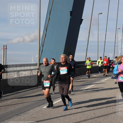 03.10.2025 - Köhlbrandbrückenlauf Julia Fischer http://msf.ph/oto/9007287 03.10.2025 09:59:09 Position 2 1924 meine-sportfotos.de
