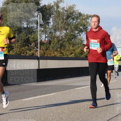 03.10.2025 - Köhlbrandbrückenlauf Luisa Fischer http://msf.ph/oto/9007290 03.10.2025 10:49:03 Position 3 1225, 3331, 1357 meine-sportfotos.de