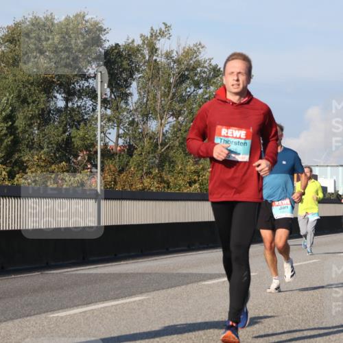 03.10.2025 - Köhlbrandbrückenlauf Luisa Fischer http://msf.ph/oto/9007297 03.10.2025 10:49:03 Position 3 25 meine-sportfotos.de