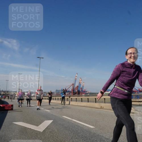 03.10.2025 - Köhlbrandbrückenlauf Matties Gatica Varas http://msf.ph/oto/9007301 03.10.2025 13:02:41 Position 2  meine-sportfotos.de