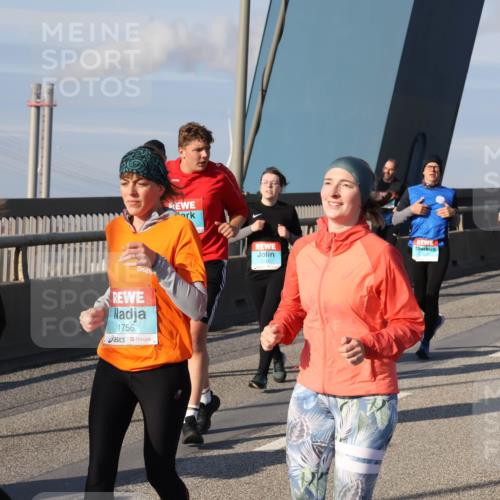 03.10.2025 - Köhlbrandbrückenlauf Julia Fischer http://msf.ph/oto/9007304 03.10.2025 09:59:16 Position 2 1425, 1756 meine-sportfotos.de