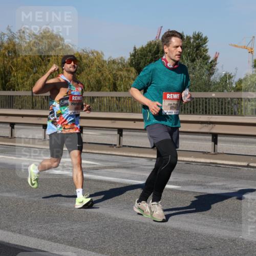 03.10.2025 - Köhlbrandbrückenlauf Julia Fischer http://msf.ph/oto/9007326 03.10.2025 12:47:07 Position 3 1972, 6714 meine-sportfotos.de