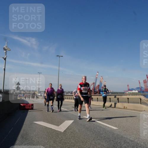 03.10.2025 - Köhlbrandbrückenlauf Matties Gatica Varas http://msf.ph/oto/9007327 03.10.2025 13:02:44 Position 2  meine-sportfotos.de