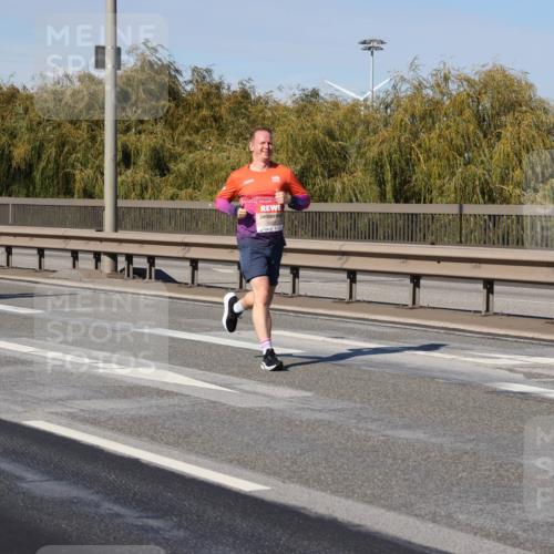 03.10.2025 - Köhlbrandbrückenlauf Julia Fischer http://msf.ph/oto/9007348 03.10.2025 12:47:11 Position 3  meine-sportfotos.de