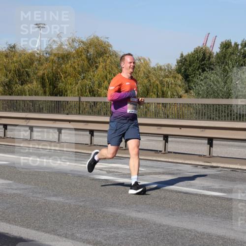 03.10.2025 - Köhlbrandbrückenlauf Julia Fischer http://msf.ph/oto/9007357 03.10.2025 12:47:12 Position 3  meine-sportfotos.de