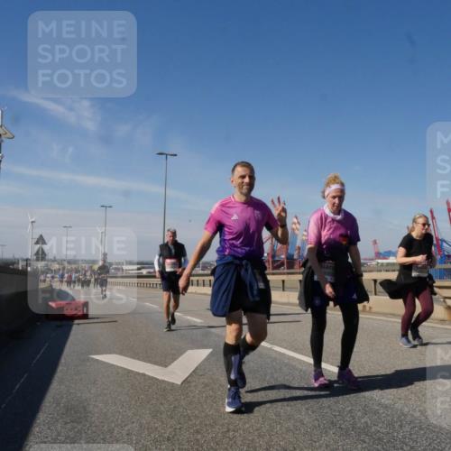 03.10.2025 - Köhlbrandbrückenlauf Matties Gatica Varas http://msf.ph/oto/9007371 03.10.2025 13:02:48 Position 2  meine-sportfotos.de