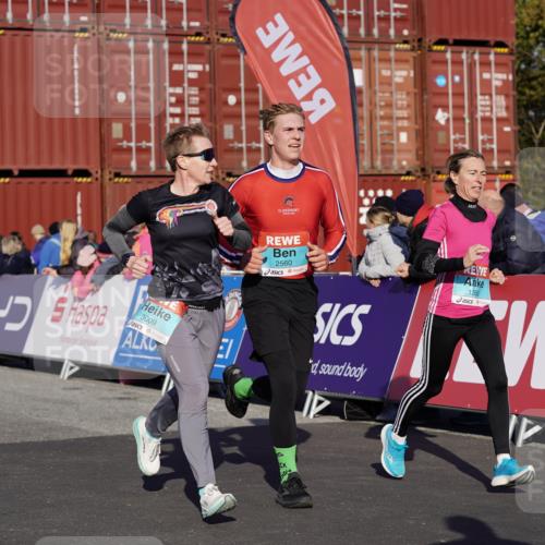 03.10.2025 - Köhlbrandbrückenlauf Michael Burmester http://msf.ph/oto/9007372 03.10.2025 10:09:02 Ziel 1200, 1294, 1355, 1507, 1673, 1902, 2117, 2450, 2560, 2677, 3006, 3009, 3010, 3672 meine-sportfotos.de