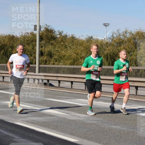 03.10.2025 - Köhlbrandbrückenlauf Julia Fischer http://msf.ph/oto/9007384 03.10.2025 12:47:14 Position 3 4074 meine-sportfotos.de