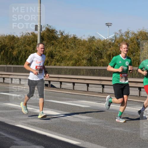03.10.2025 - Köhlbrandbrückenlauf Julia Fischer http://msf.ph/oto/9007390 03.10.2025 12:47:14 Position 3 43, 6498 meine-sportfotos.de