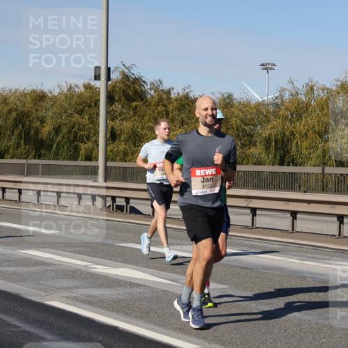 03.10.2025 - Köhlbrandbrückenlauf Julia Fischer http://msf.ph/oto/9007410 03.10.2025 12:47:19 Position 3 4192 meine-sportfotos.de