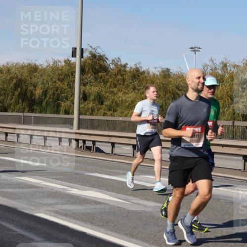03.10.2025 - Köhlbrandbrückenlauf Julia Fischer http://msf.ph/oto/9007413 03.10.2025 12:47:20 Position 3 4215, 4192 meine-sportfotos.de