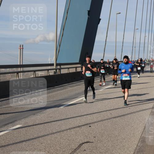 03.10.2025 - Köhlbrandbrückenlauf Julia Fischer http://msf.ph/oto/9007426 03.10.2025 09:59:48 Position 2  meine-sportfotos.de