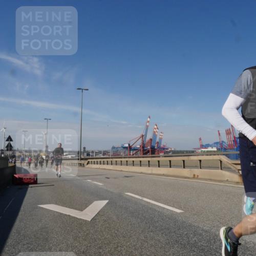 03.10.2025 - Köhlbrandbrückenlauf Matties Gatica Varas http://msf.ph/oto/9007432 03.10.2025 13:02:51 Position 2 6695 meine-sportfotos.de