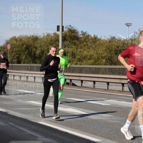 03.10.2025 - Köhlbrandbrückenlauf Julia Fischer http://msf.ph/oto/9007434 03.10.2025 12:47:22 Position 3  meine-sportfotos.de