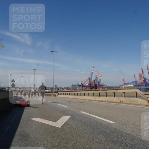 03.10.2025 - Köhlbrandbrückenlauf Matties Gatica Varas http://msf.ph/oto/9007436 03.10.2025 13:02:52 Position 2  meine-sportfotos.de