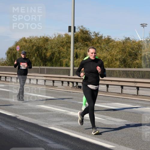03.10.2025 - Köhlbrandbrückenlauf Julia Fischer http://msf.ph/oto/9007438 03.10.2025 12:47:23 Position 3  meine-sportfotos.de