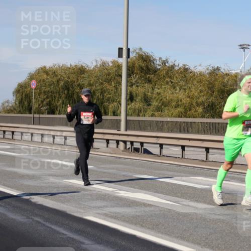03.10.2025 - Köhlbrandbrückenlauf Julia Fischer http://msf.ph/oto/9007445 03.10.2025 12:47:24 Position 3 431 meine-sportfotos.de