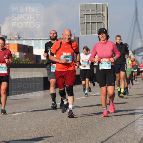 03.10.2025 - Köhlbrandbrückenlauf Luisa Fischer http://msf.ph/oto/9007446 03.10.2025 10:49:12 Position 3 2998, 3, 1123 meine-sportfotos.de