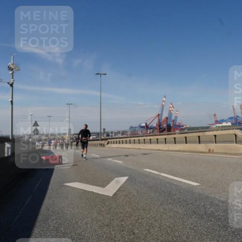 03.10.2025 - Köhlbrandbrückenlauf Matties Gatica Varas http://msf.ph/oto/9007448 03.10.2025 13:02:52 Position 2  meine-sportfotos.de