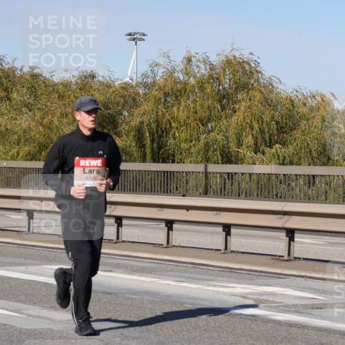 03.10.2025 - Köhlbrandbrückenlauf Julia Fischer http://msf.ph/oto/9007451 03.10.2025 12:47:25 Position 3 4319 meine-sportfotos.de