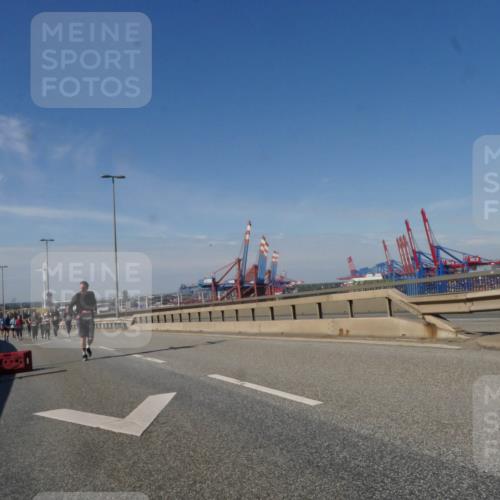 03.10.2025 - Köhlbrandbrückenlauf Matties Gatica Varas http://msf.ph/oto/9007452 03.10.2025 13:02:53 Position 2 118 meine-sportfotos.de