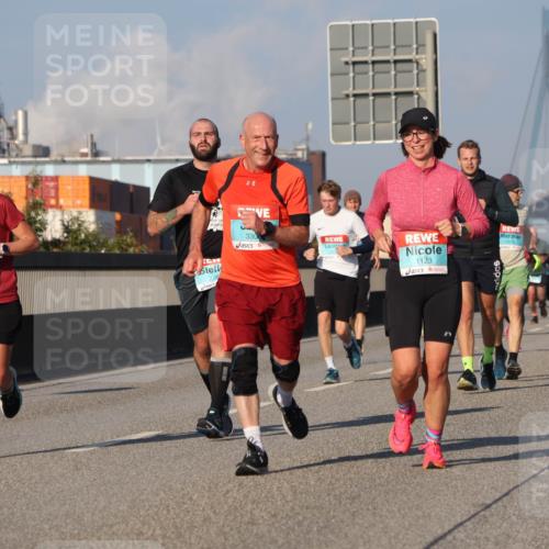 03.10.2025 - Köhlbrandbrückenlauf Luisa Fischer http://msf.ph/oto/9007453 03.10.2025 10:49:13 Position 3 2998, 330, 279, 1123, 1776 meine-sportfotos.de