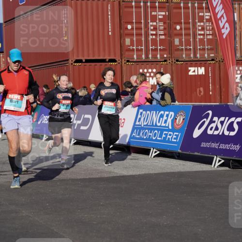 03.10.2025 - Köhlbrandbrückenlauf Michael Burmester http://msf.ph/oto/9007454 03.10.2025 10:09:05 Ziel 1250, 1355, 1369, 1391, 1419, 1507, 1673, 1902, 2117, 2450, 2560, 2677, 3006, 3009, 3010, 3672, 3743 meine-sportfotos.de