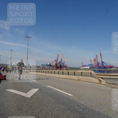 03.10.2025 - Köhlbrandbrückenlauf Matties Gatica Varas http://msf.ph/oto/9007460 03.10.2025 13:02:53 Position 2 118 meine-sportfotos.de