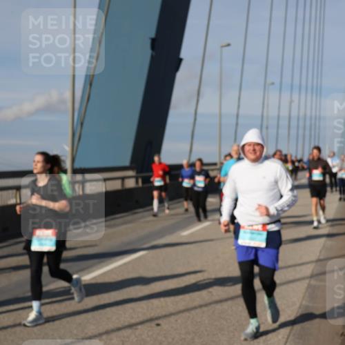 03.10.2025 - Köhlbrandbrückenlauf Julia Fischer http://msf.ph/oto/9007461 03.10.2025 09:59:56 Position 2  meine-sportfotos.de
