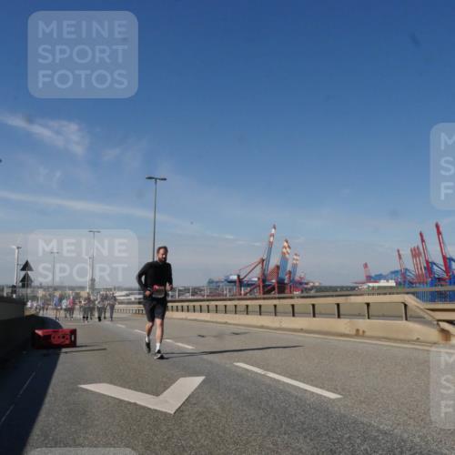 03.10.2025 - Köhlbrandbrückenlauf Matties Gatica Varas http://msf.ph/oto/9007463 03.10.2025 13:02:55 Position 2  meine-sportfotos.de
