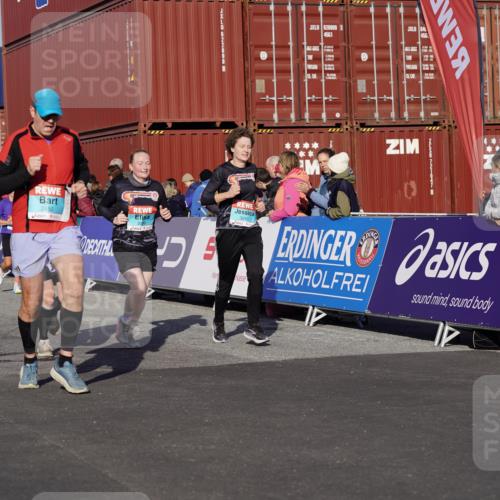 03.10.2025 - Köhlbrandbrückenlauf Michael Burmester http://msf.ph/oto/9007469 03.10.2025 10:09:05 Ziel 1250, 1355, 1369, 1391, 1419, 1507, 1673, 1902, 2117, 2450, 2560, 2677, 3006, 3009, 3010, 3672, 3743 meine-sportfotos.de