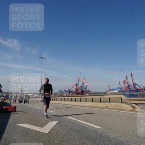 03.10.2025 - Köhlbrandbrückenlauf Matties Gatica Varas http://msf.ph/oto/9007470 03.10.2025 13:02:55 Position 2  meine-sportfotos.de