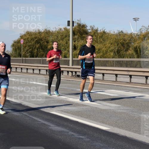 03.10.2025 - Köhlbrandbrückenlauf Julia Fischer http://msf.ph/oto/9007471 03.10.2025 12:47:30 Position 3  meine-sportfotos.de