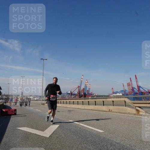 03.10.2025 - Köhlbrandbrückenlauf Matties Gatica Varas http://msf.ph/oto/9007474 03.10.2025 13:02:56 Position 2  meine-sportfotos.de