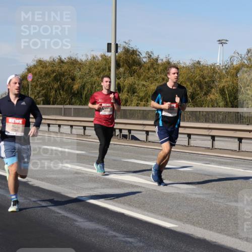 03.10.2025 - Köhlbrandbrückenlauf Julia Fischer http://msf.ph/oto/9007475 03.10.2025 12:47:30 Position 3 6754, 4554 meine-sportfotos.de