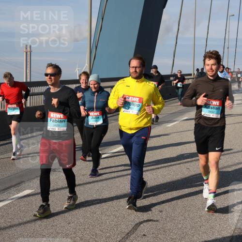 03.10.2025 - Köhlbrandbrückenlauf Julia Fischer http://msf.ph/oto/9007477 03.10.2025 10:00:00 Position 2 3429, 2101, 84511, 3452 meine-sportfotos.de