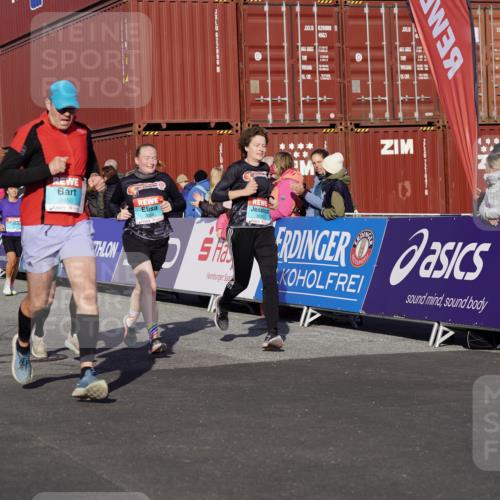 03.10.2025 - Köhlbrandbrückenlauf Michael Burmester http://msf.ph/oto/9007482 03.10.2025 10:09:05 Ziel 1250, 1355, 1369, 1391, 1419, 1507, 1673, 1902, 2117, 2450, 2560, 2677, 3006, 3009, 3010, 3672, 3743 meine-sportfotos.de