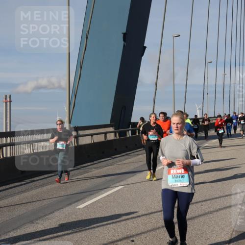 03.10.2025 - Köhlbrandbrückenlauf Julia Fischer http://msf.ph/oto/9007484 03.10.2025 10:00:05 Position 2 1824 meine-sportfotos.de