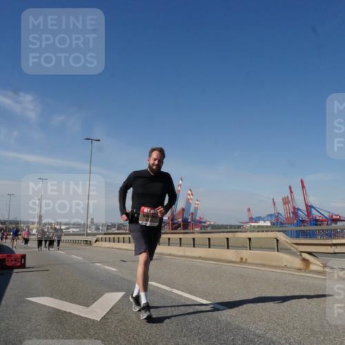 03.10.2025 - Köhlbrandbrückenlauf Matties Gatica Varas http://msf.ph/oto/9007485 03.10.2025 13:02:57 Position 2  meine-sportfotos.de