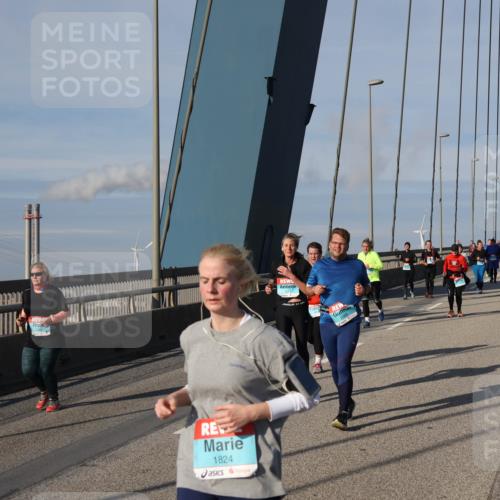 03.10.2025 - Köhlbrandbrückenlauf Julia Fischer http://msf.ph/oto/9007487 03.10.2025 10:00:06 Position 2 1824 meine-sportfotos.de