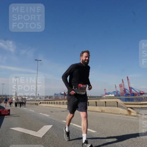 03.10.2025 - Köhlbrandbrückenlauf Matties Gatica Varas http://msf.ph/oto/9007490 03.10.2025 13:02:57 Position 2 5139 meine-sportfotos.de